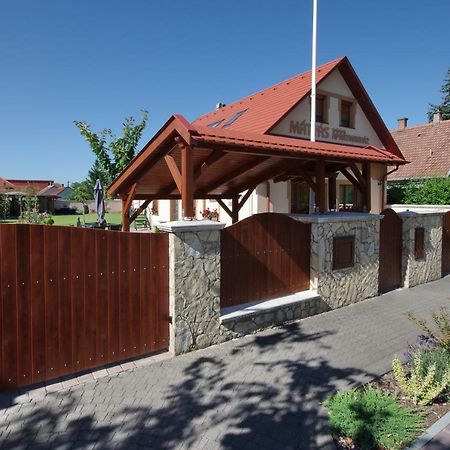 Matyas Apartmanhaz Gyula Buitenkant foto