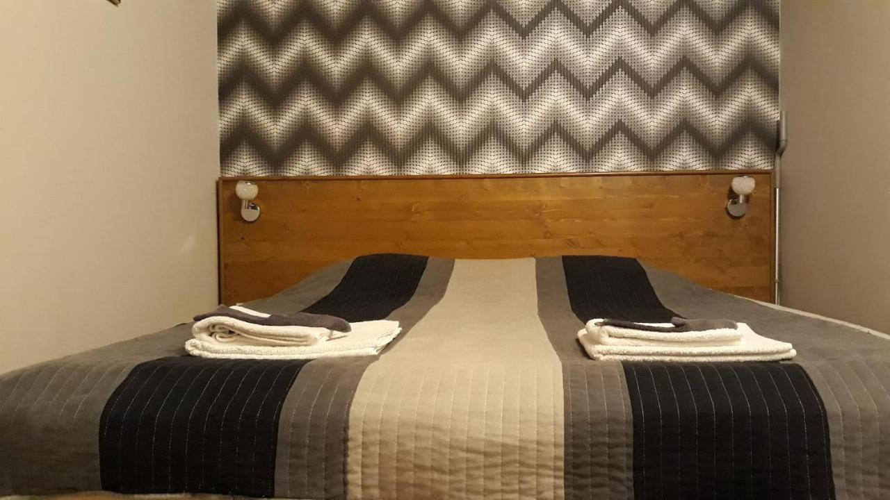 Matyas Apartmanhaz Gyula Buitenkant foto