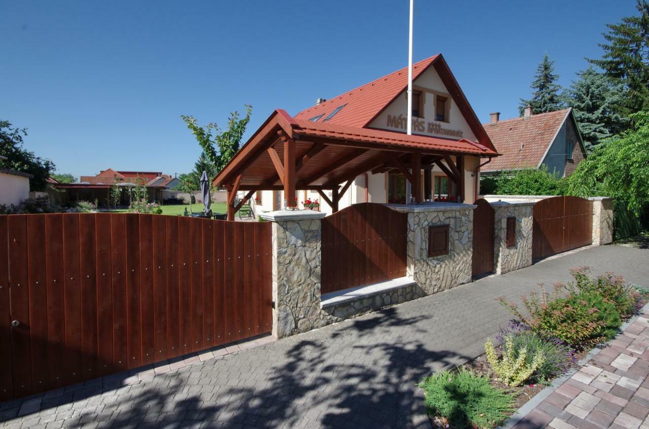 Matyas Apartmanhaz Gyula Buitenkant foto