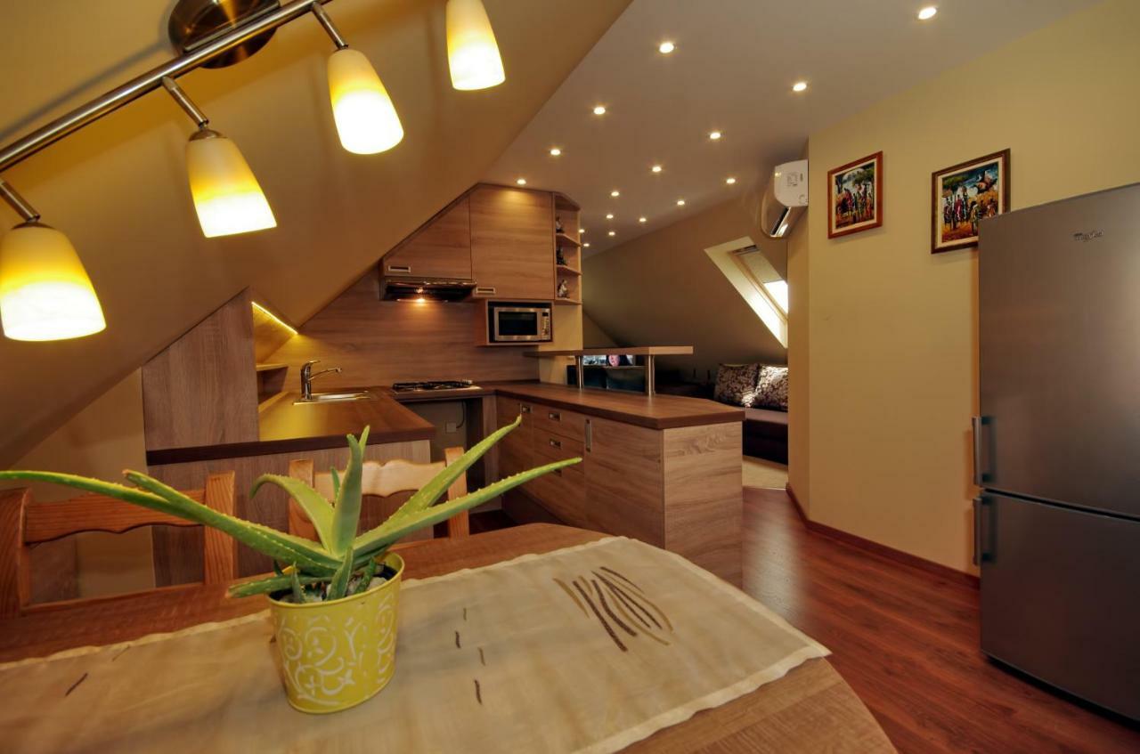 Matyas Apartmanhaz Gyula Buitenkant foto