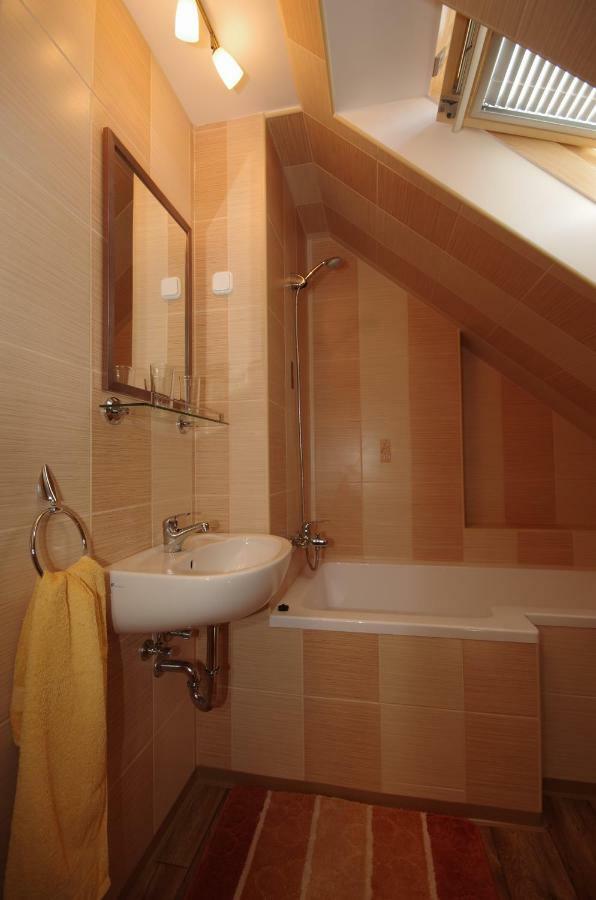 Matyas Apartmanhaz Gyula Buitenkant foto