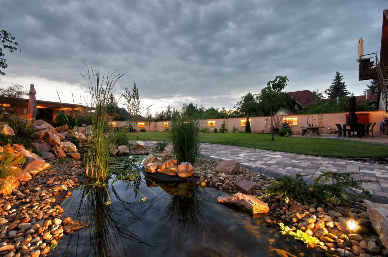 Matyas Apartmanhaz Gyula Buitenkant foto