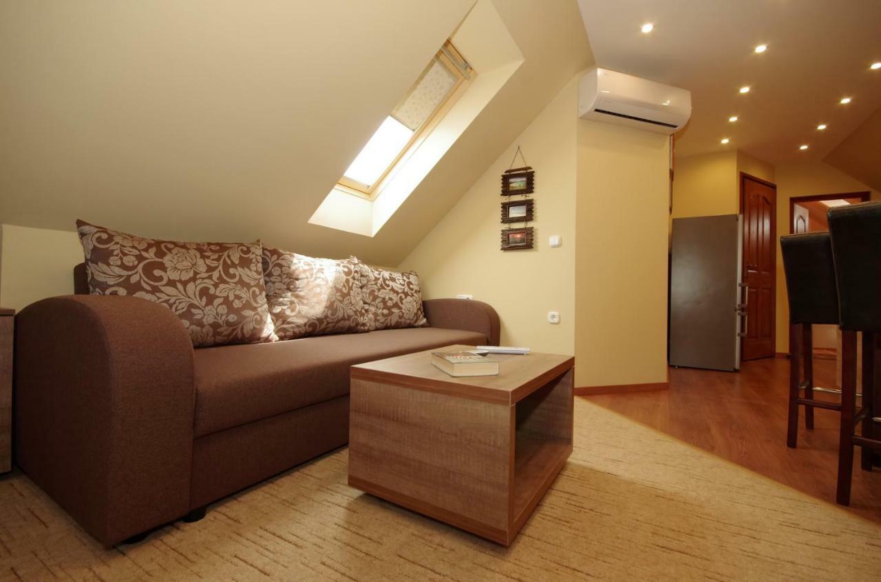 Matyas Apartmanhaz Gyula Buitenkant foto
