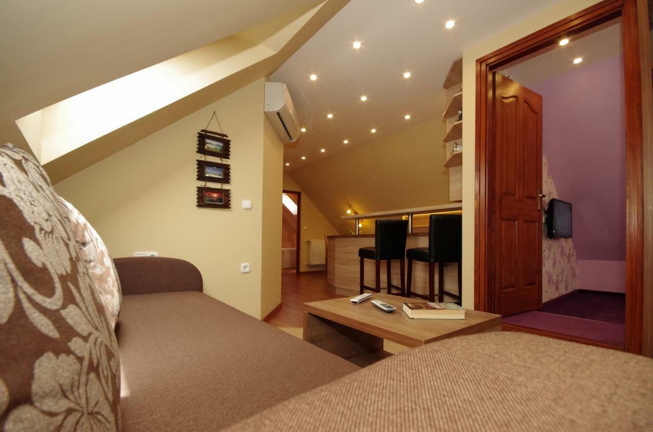 Matyas Apartmanhaz Gyula Buitenkant foto