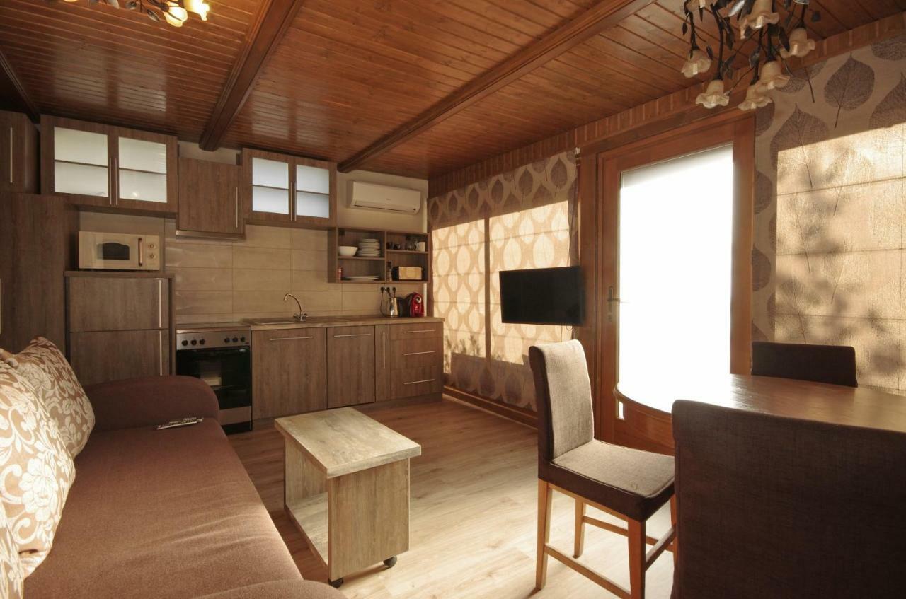 Matyas Apartmanhaz Gyula Buitenkant foto